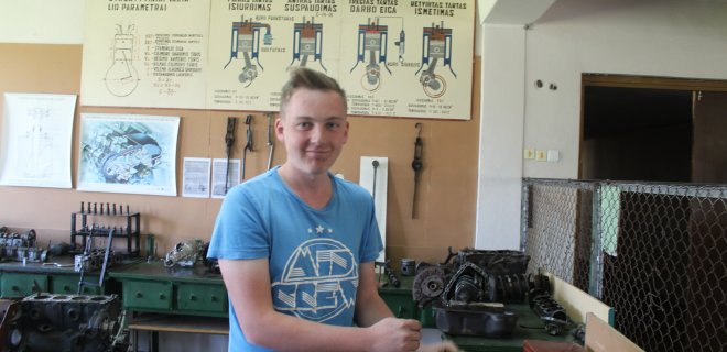 Iš Pagėgių krašto mokykloje besimokantis 17 m. Julius Masedunskis savo ateitį sieja su automobiliais – ketina tapti konstruktoriumi. Šiemet gegužės 4 d. Julius Lietuvos jaunųjų automobilių vairuotojų konkurse „Saugokime jaunas gyvybes keliuose“ tapo nugalėtoju asmeninėje įskaitoje. Susumavus visų rungčių taškus, komandinėje įskaitoje pirmavo Smalininkų technologijų ir verslo mokyklos komanda (vadovas Raimundas Žemaitis).