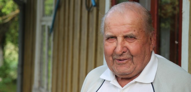 Belaukiant Joninių. Pikelių kaimo 86 metų Jono Survilo pasveikinti su Joninėmis atvažiuos dvi dukros, anūkai ir proanūkiai. Viena anūkė, gyvenanti Anglijoje, pas senelį atvažiuos vėliau, liepą.