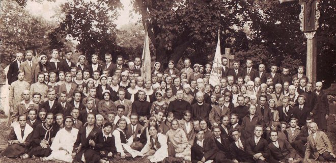Veliuonos krašto pavasarininkai. Fotografija daryta A. Mickaus fotoateljė Veliuonoje Dubingių g.