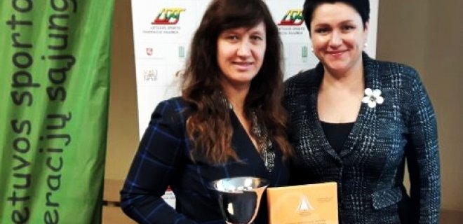JKKSC direktoriasu pavaduotoja O.Vaitiekūnaitė ir LTOK prezidentė D.Gudzinevičiūtė
