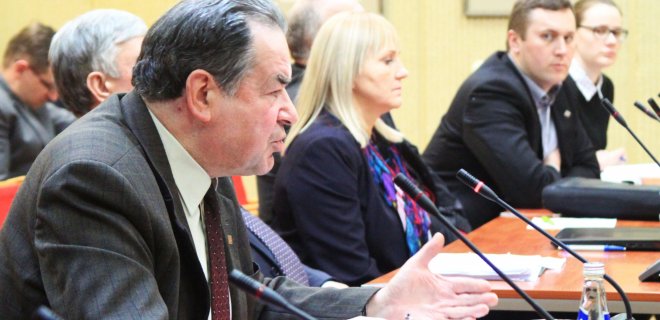 Buvusio urėdo, socialdemokrato F.Bakio (kairėje) argumentai neįtikino vienintelio Donato Jackio, 
