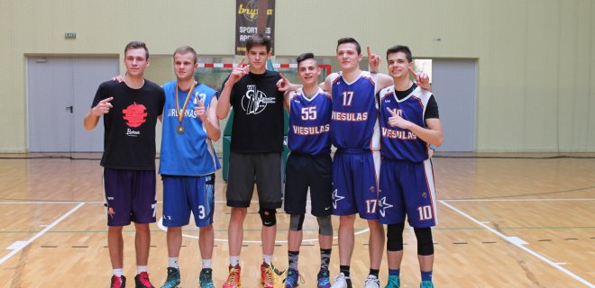 JKKSC buvusių krepšininkų turnyro, skirto Lietuvos krepšinio 95 metų jubiliejui paminėti, nugalėtojai „JKKSC-97“