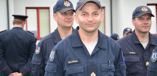 Pernai geriausiu šalies ugniagesiu gelbėtoju buvo išrinktas Šiaulių apskrities priešgaisrinės gelbėjimo valdybos 1-osios komandos ugniagesys gelbėtojas Remigijus Balčiūnas. / VPGT nuotr.