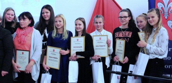 2016 metų geriausių rajono sportininkų, komandų pagerbimo akimirka.