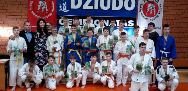Vyresnių dalyvių čempionai ir prizininkai / V. Paukščio nuotr.
