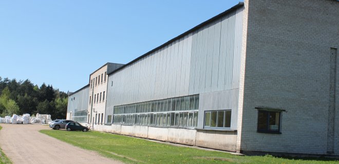 Įmonės gamybinis cechas ir sandėliai įsikūrę pramoniniame kvartale, buvusioje „Vilmos“ gamyklos teritorijoje.