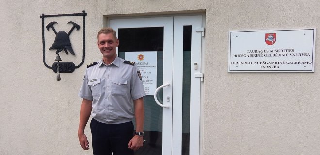 Jurbarko priešgaisrinės tarnybos viršininkas Tomas Statkus papasakojo apie ugniagesių gelbėtojų darbo specifiką ir pažėrė nemažai patarimų, kaip išvengti nelaimingų atsitikimų.