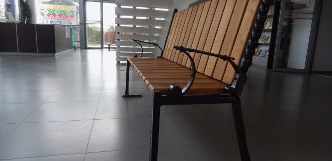 Vardinį suoliuką pirmasis padarė E. Štulas.