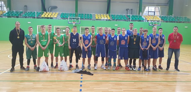 1 ir 2 vietos laimėtojai Tauragės Žygaičių (treneris T. Rapolavičius) ir Jurbarko Antano Giedraičio-Giedriaus (treneris P. Valaitis)  gimnazijų sportininkai