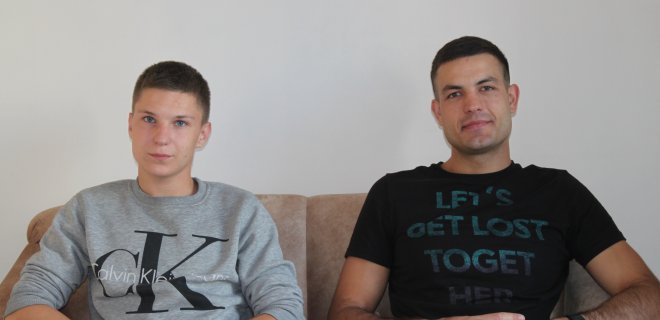 Jurbarkietis Dainius Gelžinis (dešinėje) dirba gaisrininku ir laisvu nuo tarnybos metu  kartu su  Valdu Aleksaičiu valo ir ruošia kaminus kūrenimo sezonui. Paslaugą galite užsisakyti tel. 8 690 21 946.