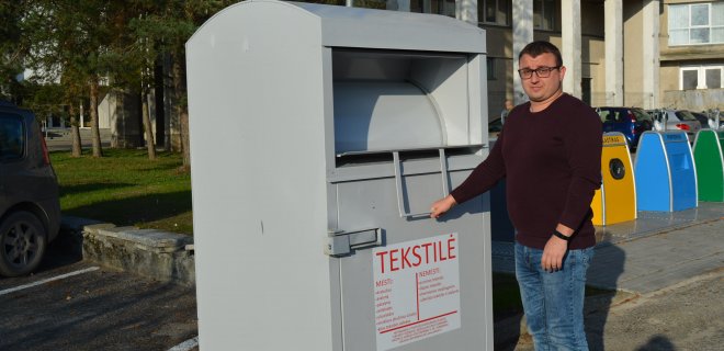 Infrastruktūros ir turto skyriaus vyriausiasis specialistas Dainius Večerskas kviečia atsakingai  rūšiuoti  išmetamas atliekas