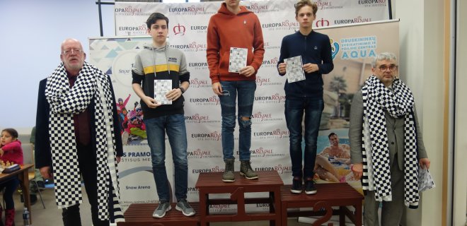 Pirmą vietą iškovojęs Pijus Greičius (viduryje) / V. Jankūno nuotr.