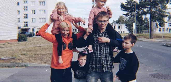 Tinklaraštininkė, keturių vaikų mama I. Arnauskienė teigia, kad vaikui susirgus svarbiausia sąmoningai vertinti kiekvieną situaciją, konsultuotis su kompetentingais specialistais ir atsakingai laikytis jų rekomendacijų vartojant nurodytus vaistus. / Asmeninio albumo nuotr.