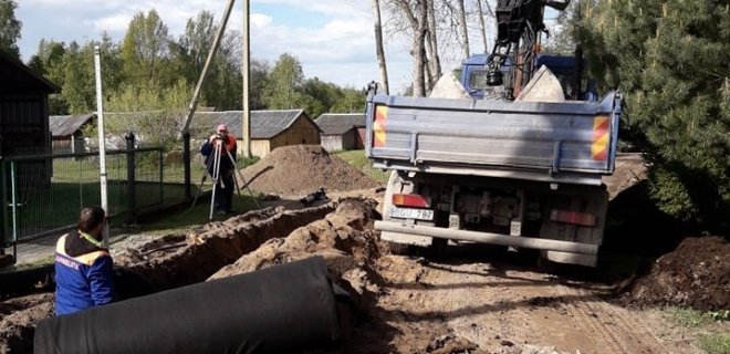 Nuotraukose – Viešvilėje prasidėję remonto darbai. Informuojama, kad atliekant remonto darbus, Gėlių gatvėje esantis senasis akmeninis grindinys bus išsaugotas fragmentiškai. / Savivaldybės nuotr.