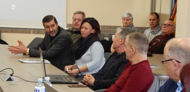 Įstaiga „Gerovės paslaugų centras“ dar kovo mėnesį kreipėsi su prašymu, kad savivaldybė susigrąžintų „Turto bankui“ priklausantį pastatą ir jį išnuomotų, ketindami ten įkurti senelių globos namus. Savivaldybė sutiko ir išsiuntė prašymą dėl pastato susigrąžinimo.