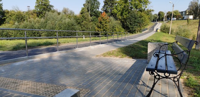 Pėsčiųjų ir dviračių takas Lauko gatvėje pritaikytas žmonėms su negalia.