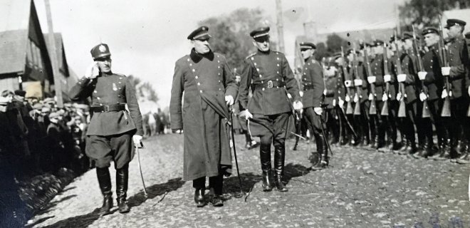 Policijos dienos šventinė rikiuotė Šakiuose, 1928 m. / Policijos nuotr.