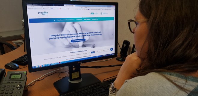 Nacionalinė platforma Pagalbasau.lt ir mobilioji emocinės savipagalbos programėlė „Pagalba sau“ ne tik padeda stebėti savo būseną, bet ir suteikia informaciją, kur kreiptis ar nukreipti kitą, prireikus pagalbos. / Linos Jokubauskaitės nuotr.