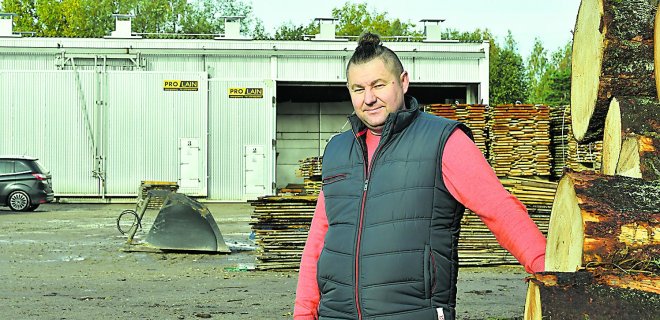 Pagal profesiją kūno kultūros mokytojas Mindaugas Norgėla, Kūlupėnų kaime įkūręs medienos verslą, gamybinę bazę plės pasinaudojęs ir Lietuvos kaimo plėtros 2014–2020 m. programos parama. / Dariaus Šypalio nuotr.