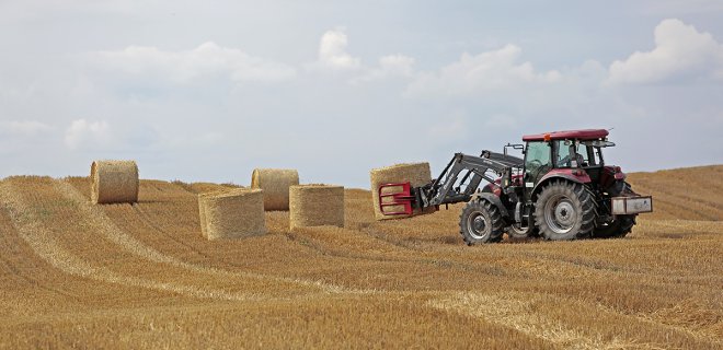 Bendradarbiaudami smulkūs ūkiai gali įsigyti modernios technikos ir įgyja teisę naudotis ja lygiomis dalimis. / Ričardo PASILIAUSKO nuotr.