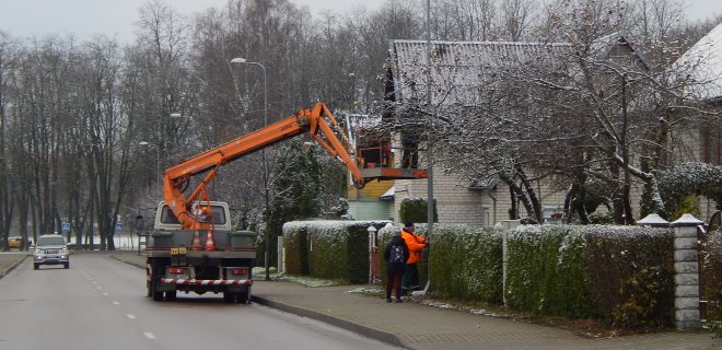 Papuošimai kabinami ir Gedimino gatvėje
