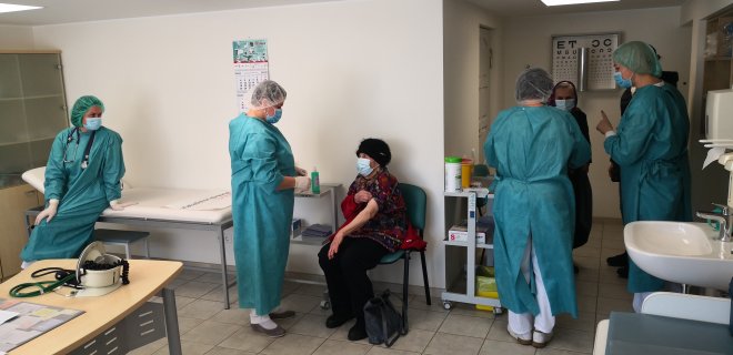 Gyventojų vakcinacija persikelia ir į rajono medicinos įstaigas / N. Dungveckienės šeimos klinikos nuotr.