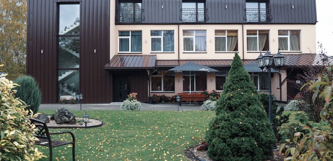 Vaizdingoje vietoje įsikūrusios kavinės „Žara“ savininkė, pasinaudodama parama, ten pat įrengė septynis kambarius svečiams apgyvendinti. „Skirtos paramos lėšos buvo mūsų sėkmės pagrindas“, – teigia ji. / B. Šedienės asmeninio nuotr.