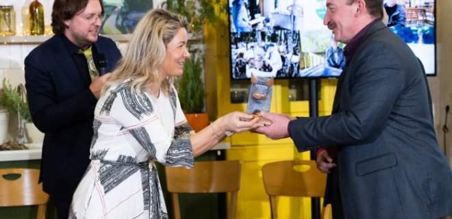 Nuotraukoje iš kairės: VšĮ Baltijos aplinkos forumo vadovas, gamtininkas Žymantas Morkvėnas, Televizijos laidų vedėja Beata Nicholson, Šimkaičių seniūnijos seniūnas Sigitas Vaitiekūnas. / Mikos Savičiūtės nuotr.