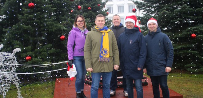 Nuotraukoje - tik maža dalis kalėdinio karavano dalyvių.