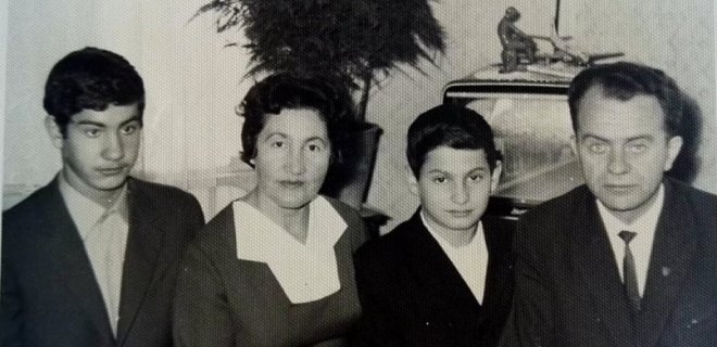 Raimondas ir Vidmantas su tėvais / Asmeninio albumo nuotrauka nuotr.