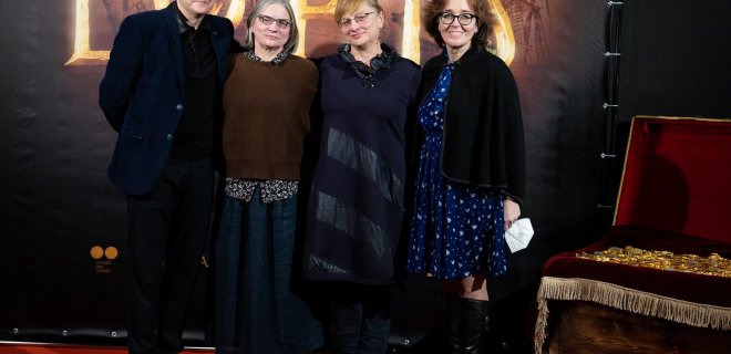 D. Samienė ir A. Busch su filmo kūrėjais A, Vidžiūnu bei A. Marcinkevičiūte kino filmo premjeros dieną.