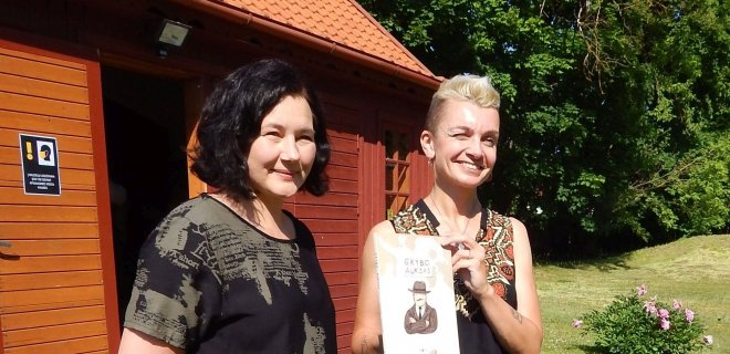 Knygos autorės per knygos pristatytmą Jurbarke 2021 birželį. / J.Pažereckienės nuotr.