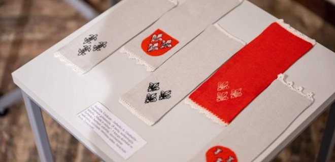 Aurelija Vaitkutė – knygų skirtukai su Jurbarko simbolika (Jurbarko gimnazija, mokytoja Reda Žemelienė). / Tauragės krašto muziejaus „Santaka“ archyvo nuotraukos. nuotr.