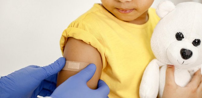 Specialistai tvirtina, kad atsisakymas ar atidėjimas profilaktiškai skiepyti vaikus gali grąžinti sunkius užkrečiamųjų ligų atvejus. / freepik.com nuotr.