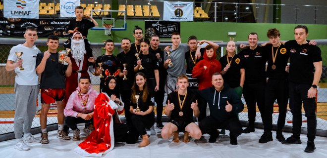 SK Pantera komanda su teisėjais. / Sporto klubo „Pantera“ nuotr.