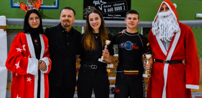 Treneris Mindaugas Smirnovas , Jurbarkietė Lijana Lipinskaitė 1 vieta, Raseinietis Deimantas Vabalas 1 vieta. / Sporto klubo „Pantera“ nuotr.