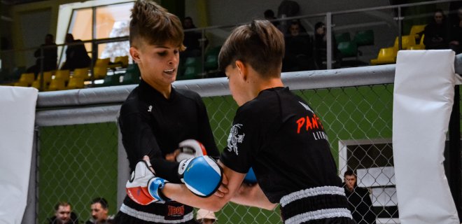 Jurbarkiečiai Rapalas Povilauskas ir Ugnius Atkočaitis kovoje. / Sporto klubo „Pantera“ nuotr.
