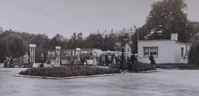 1983-aisiais buvo pastatytas dispečerinės pastatas, į kurį vėliau persikėlė autobusų stotis / A. Puidokaitės archyvo nuotr.