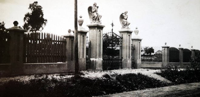 Jurbarko kapinių vartai / A. Puidokaitės archyvo nuotr.