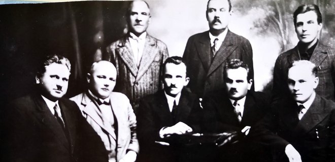 NUotraukoje: Jurbarko valdininkai. Antras iš kairės –burmistras Gefneris. A. Puidokaitės archyvo nuotr. nuotr.