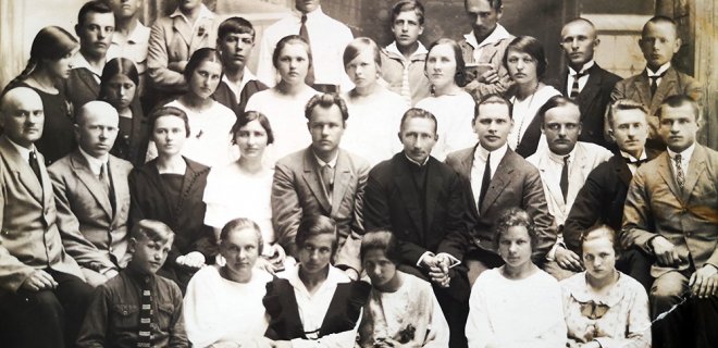 Jurbarko „Saulės“ gimnazijos VI kl. 1925 m. Pirmas iš kairės – J. Pocius, centre – A. Giedraitis-Giedrius / A. Puidokaitės archyvo nuotr.