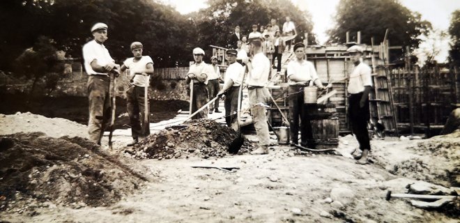 Tilto per Mituvą statyba 1931 m. / A. Puidokaitės archyvo nuotr.