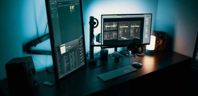 https://www.pexels.com/photo/black-flat-screen-computer-monitor-1714208/ nuotr.