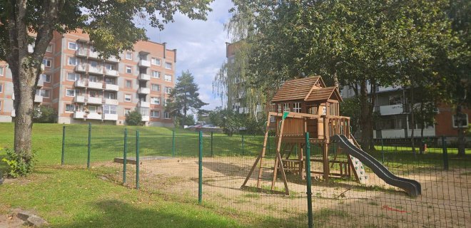 Įrengta aikštelė Lauko g. daugiabučių kieme / Savivaldybės nuotr.