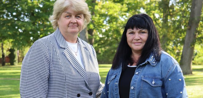 Skirsnemunės mokyklos direktorė D. Saulėnienė ir G. Kling, kuri neseniai svečiavosi Lietuvoje ir, žinoma, Jurbarke