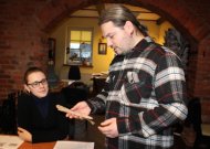 2013 m. lapkričio 28 d. jurbarkiečiui archeologui Vytautui Juškaičiui dėl spėjamo kapinyno buvo išduotas leidimas atlikti žvalgomuosius archeologinius tyrimus Kazikėnų miške. Iškart po šių tyrimų kartu su visais radiniais archeologas lankėsi „Mūsų laiko“ redakcijoje. Jo rankose ir S. Vanago rasti žmogaus kaulai