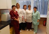 Sausio 7 dieną skyriuje dirbo (iš kairės): ūkio reikalų tvarkytoja Laima Lendraitienė, bendrosios praktikos slaugytoja Lina Stanislovaitienė, vyr. slaugytoja Virginija Meškauskienė, slaugytojos padėjėjos Aušra Miliūnienė ir Vilija Bakuvienė