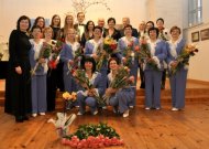 Vokalinio moterų ansamblio „Verdenė” jubiliejus sutampa su pirmosios ir vienintelės šio kolektyvo vadovės Dalios Jonušauskienės (stovi pirmoje eilėje ketvirta iš dešinės) kūrybinio kelio Jurbarke pradžia
