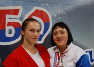 Jurbarkietė dziudo klubo "Sfinksas" sportininkė Meda Blažaitytė su trenere Diana Arlauskiate (dešinėje).