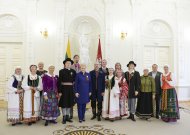 Kultūros renginių režisierius jurbarkietis Gintaras Zareckas (8 iš dešinės) buvo pagerbtas Prezidentūroje.